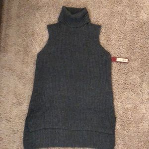 Sleeveless turtle neck tunic sweater